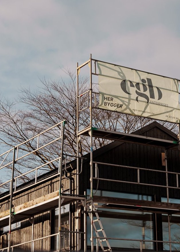 EGB-banner på stillaset